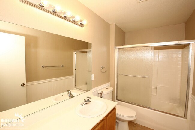 Building Photo - Spacious 3Bdm 2.5Ba Two-Story Home in Henderson