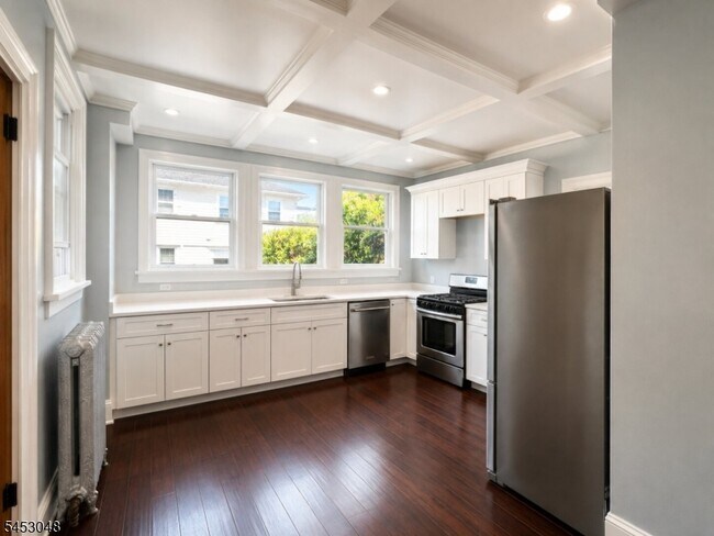 Building Photo - 2 Cloverhill Pl