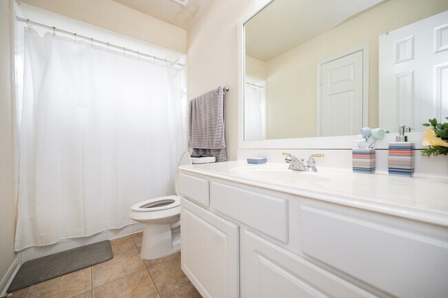 Building Photo - 1823 Blue Water Bay Dr