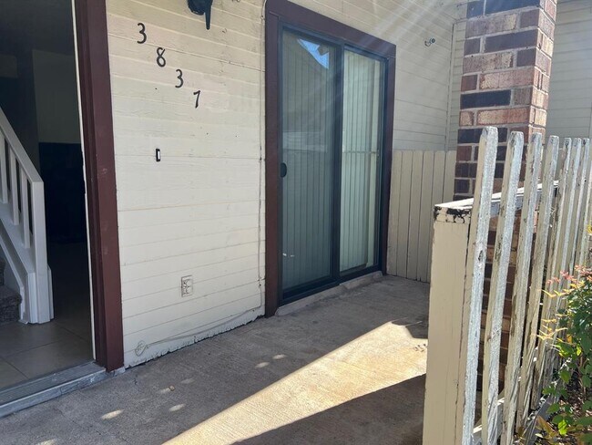 Building Photo - 3837 Tanglewilde St