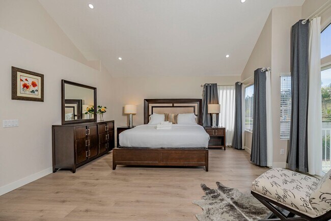 Building Photo - Fully Furnished! Prestige Luxury Single 5bed 3bath House