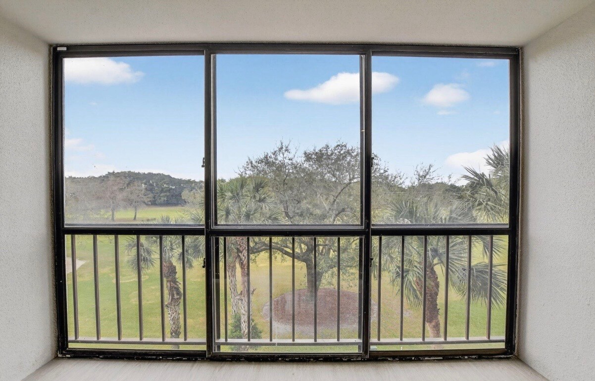 Building Photo - 7835 Lakeside Blvd