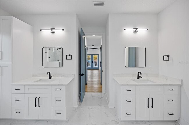 Building Photo - 3317 W Napoleon Ave