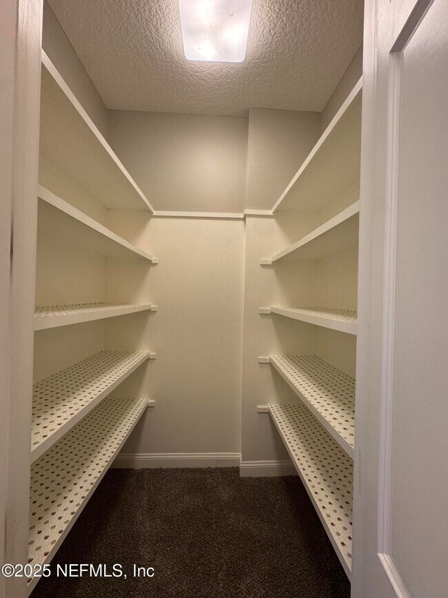 Building Photo - 2580 Heather Oaks Ct
