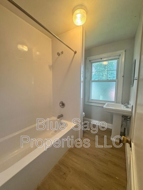 Building Photo - 3207 Albemarle Ave