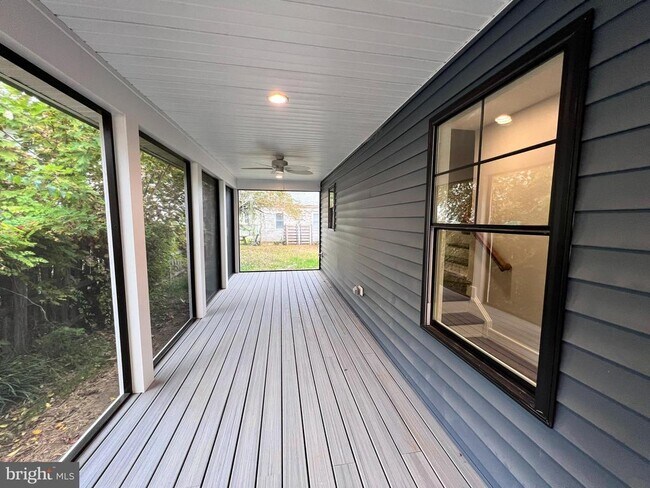 Building Photo - 210 Point Ln