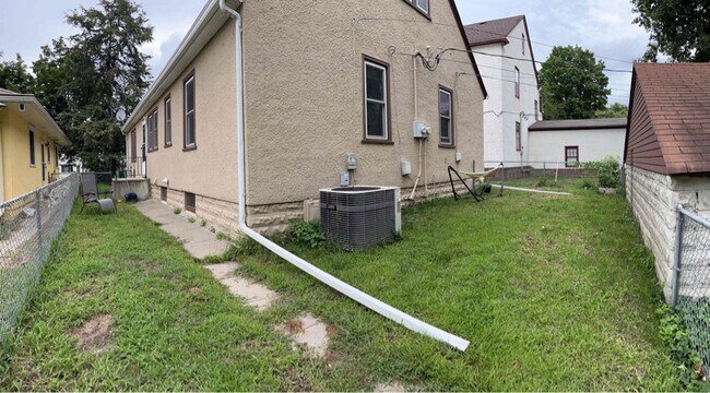 Building Photo - 2082 Randolph Ave