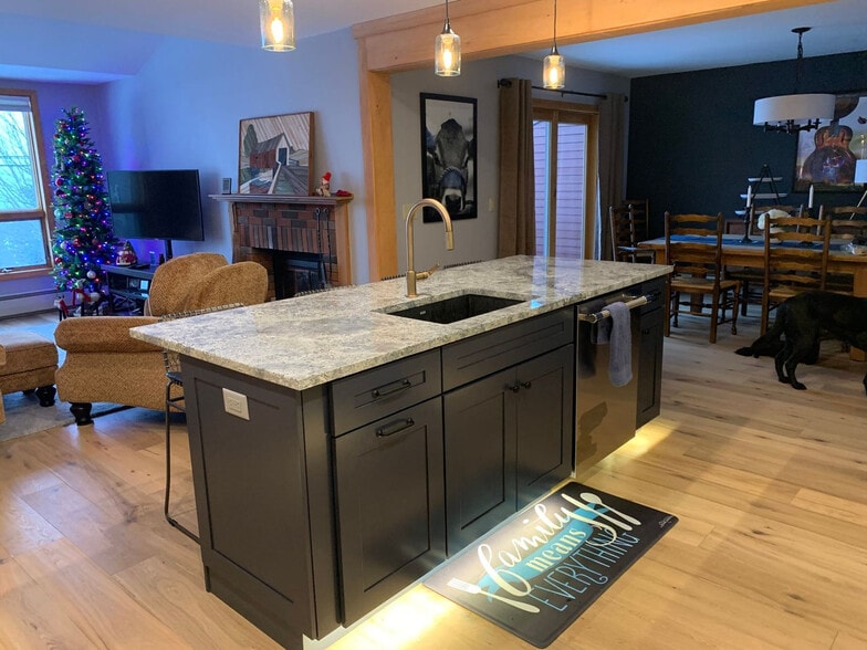 Building Photo - 136 Black Pine