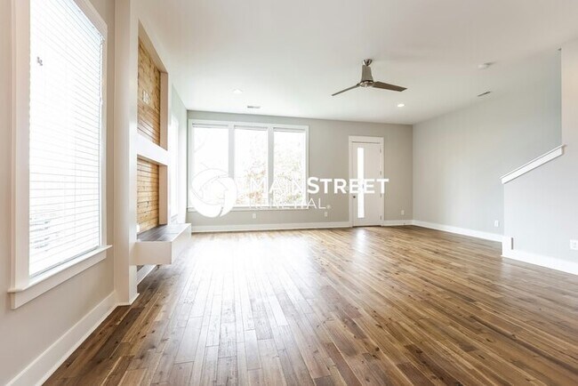 Building Photo - 3 Bedroom Pet-Friendly Home in HERMITAGE, ...