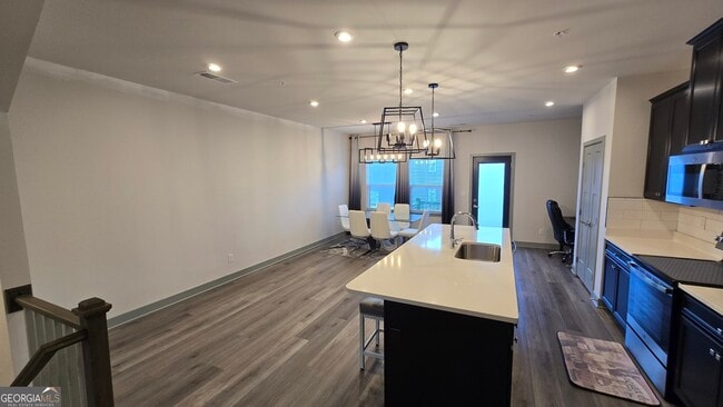 Building Photo - 115 Climbing Ivy Cir