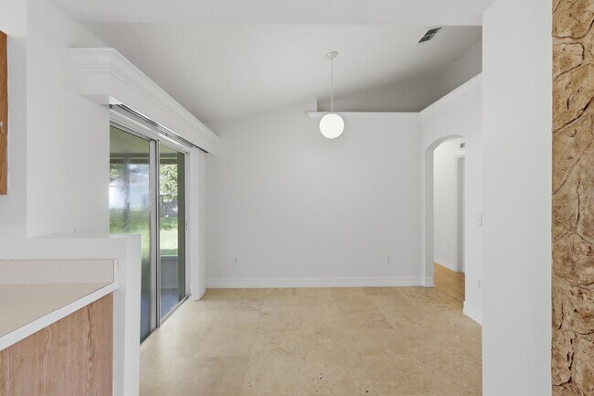 Building Photo - 3124 SW Armucher St