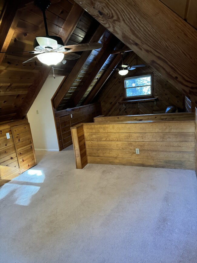 Building Photo - 1105 Mt Doble Dr