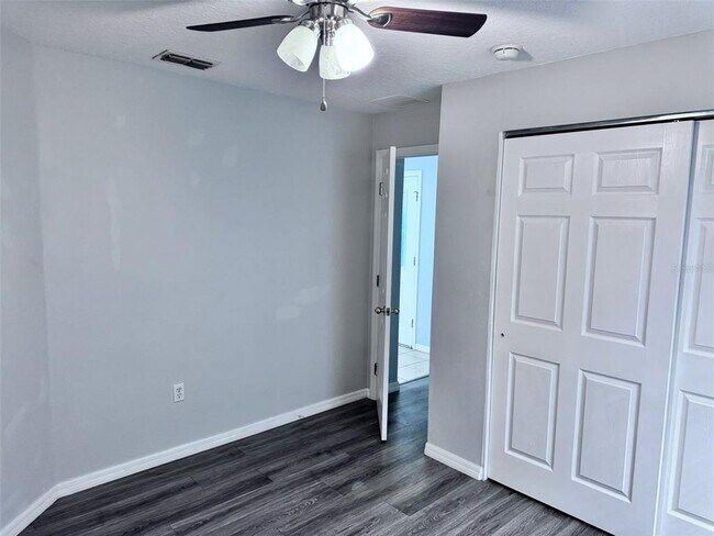 Building Photo - 664 Canna Dr