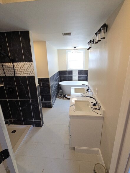 Walk in shower and a soaking tub - 670 Killingly St