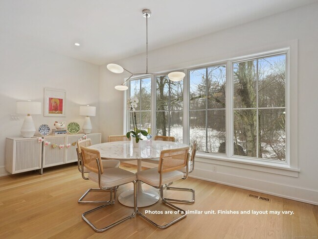 Building Photo - 14 White Barns Ln