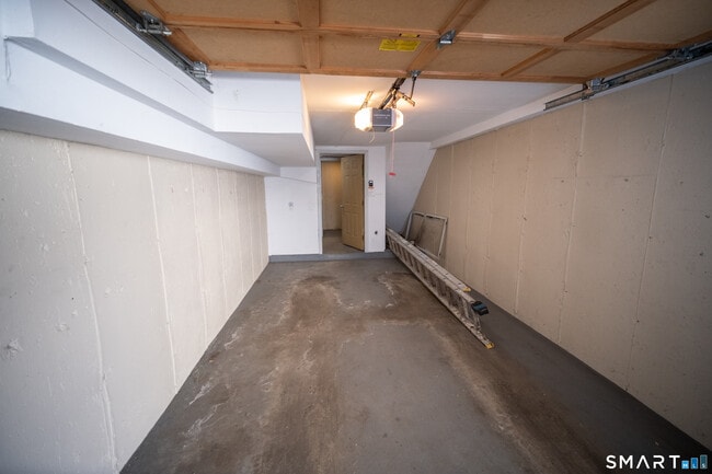 Building Photo - 3236 Madison Ave