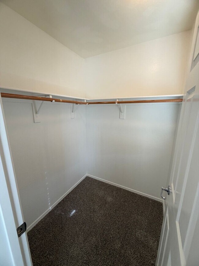 Building Photo - Community pool and a low maintenance yard