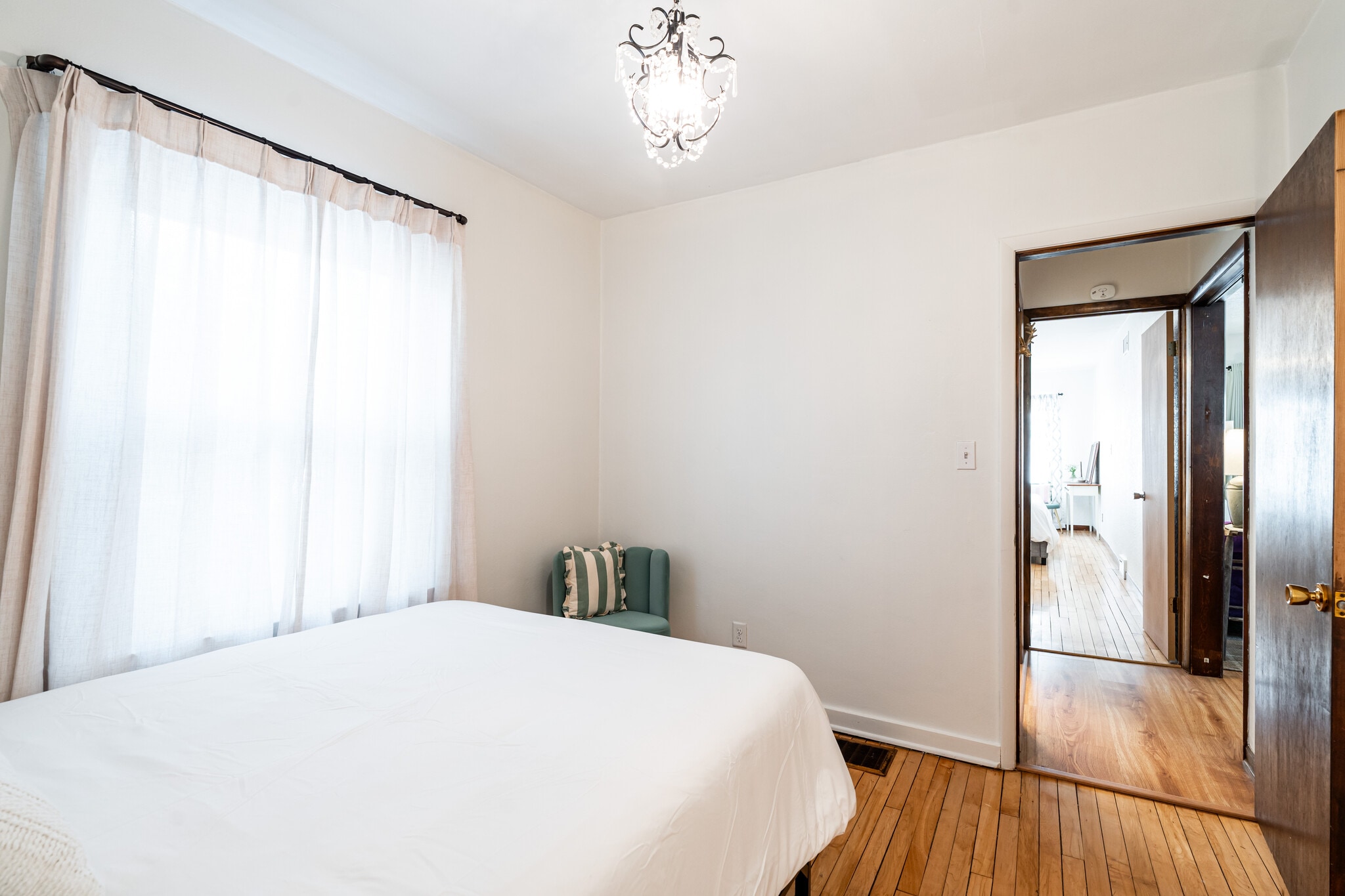 Building Photo - 535 W Montclaire Ave