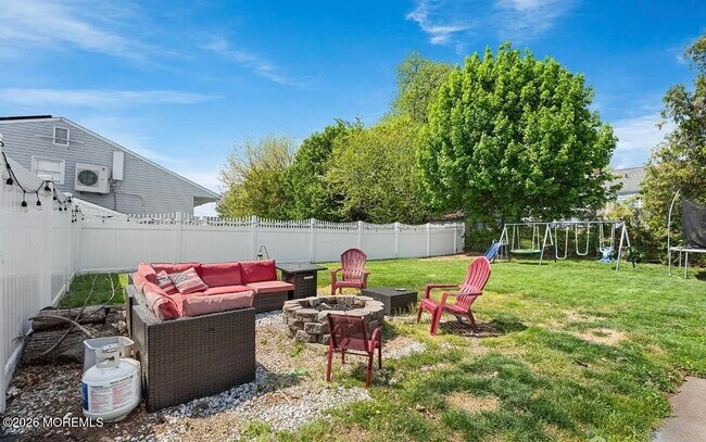 Building Photo - 585 Bamford Ave