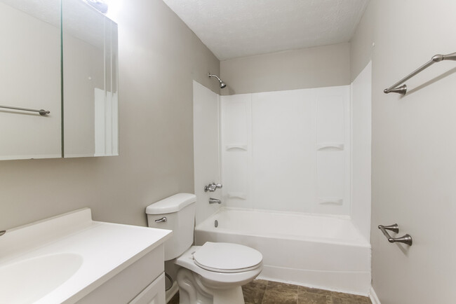 Building Photo - 3 Bedroom Indianapolis Home