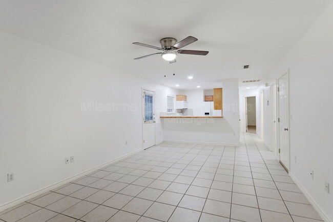 Building Photo - 1021 Rice St