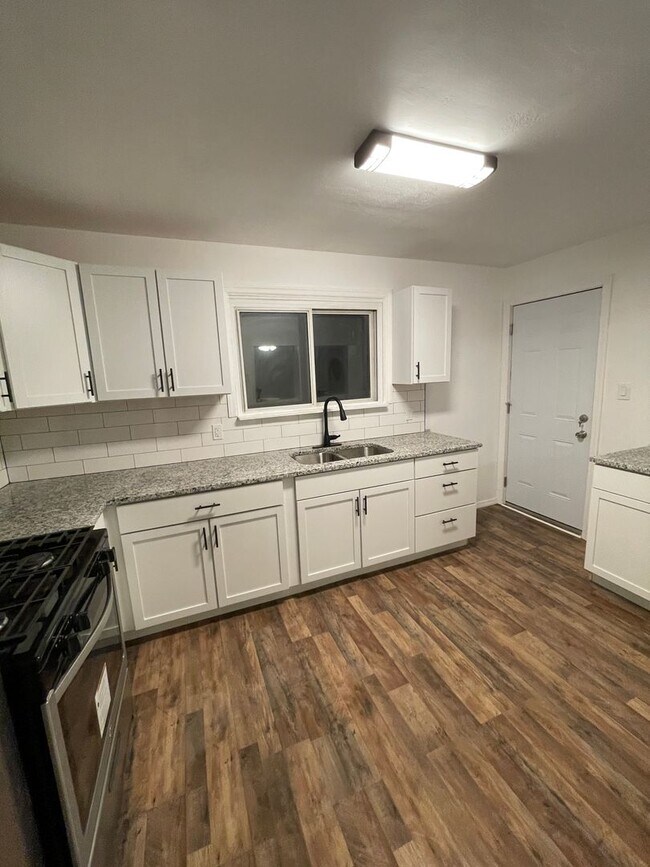 Building Photo - 738 Freeland St