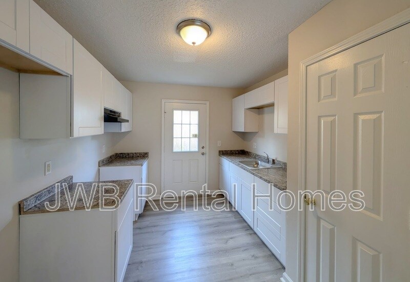 Building Photo - 8460 Kona Ave