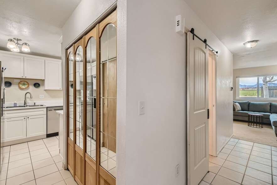 Building Photo - 1858 Centaur Cir