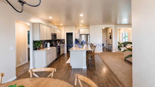 Building Photo - Spacious Family Home with 3-Car Garage & Fully Fenced Backyard in Nampa