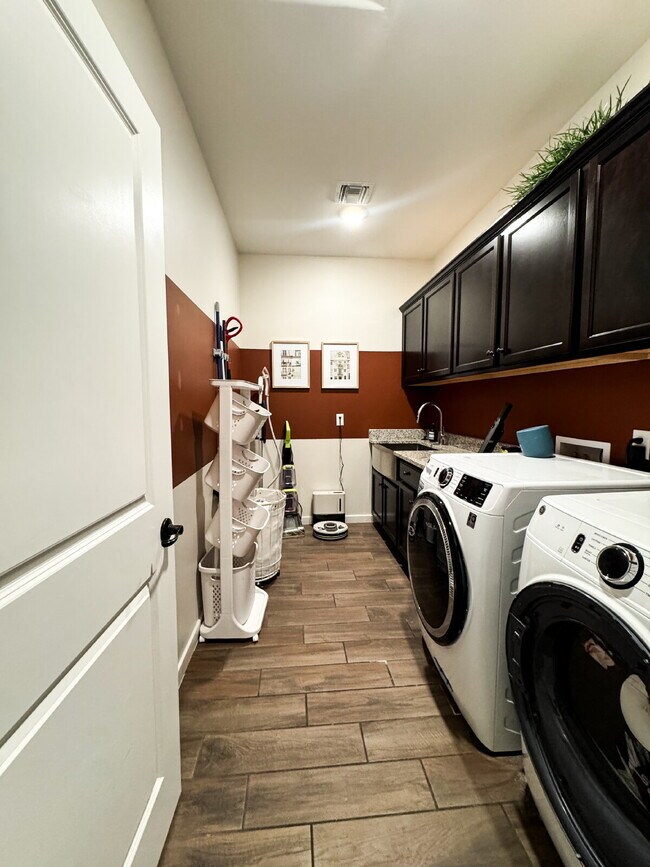 Building Photo - "Spacious 4-Bedroom, 2.5-Bathroom Home in Mesa del Sol!"