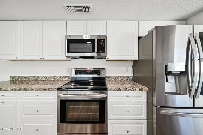 Building Photo - 5761 W Cholla St