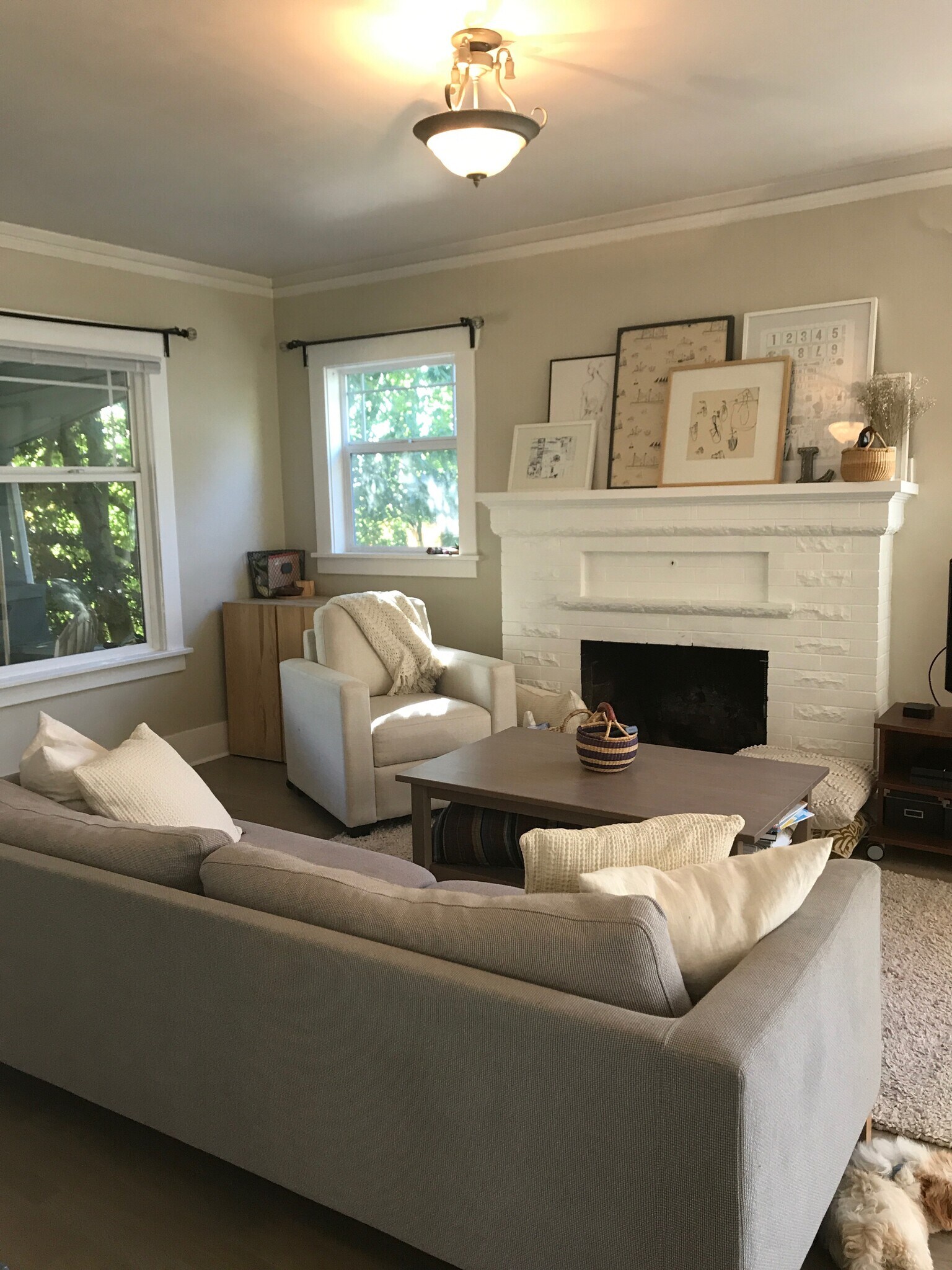 Living Room - 906 W Howe St