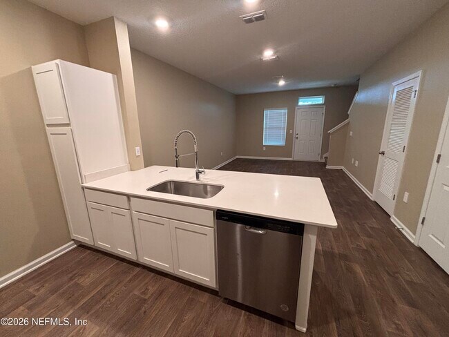 Building Photo - 903 Rivertree Pl
