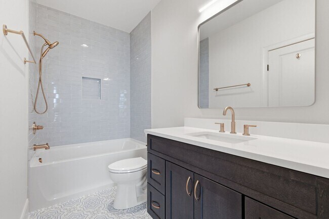 Building Photo - Brand New Build Townhouse in Charlotte Park