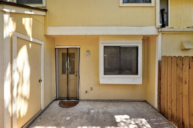 Building Photo - 11901 Swearingen Dr