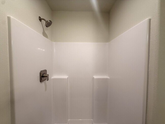 Building Photo - 505-507 NW Hillcrest Dr