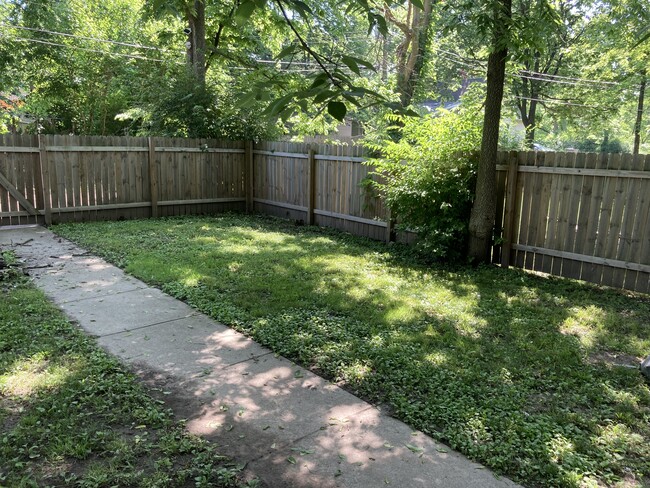 Fully fenced backyard - 1419 N Hamilton Ave