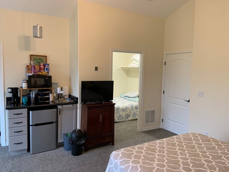 Building Photo - 40197 SW Nelson Dr