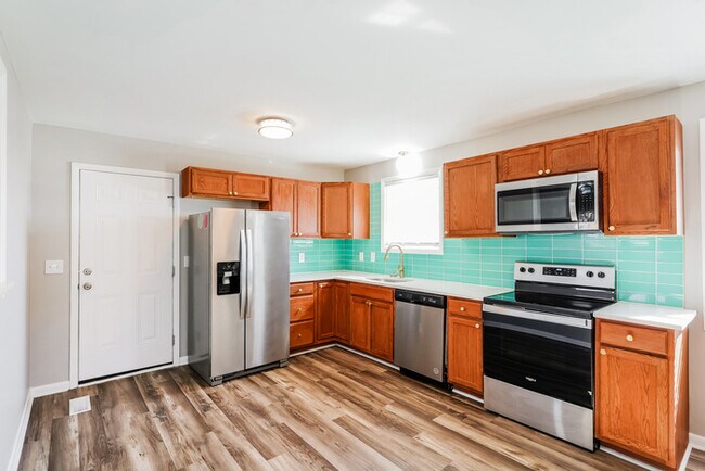 Building Photo - Charming 3-Bedroom Clarksville Home with Garage