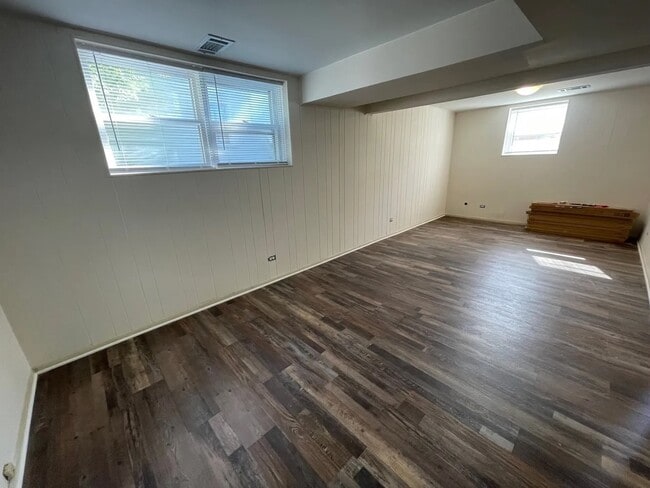 Building Photo - 70 Walnut Ct