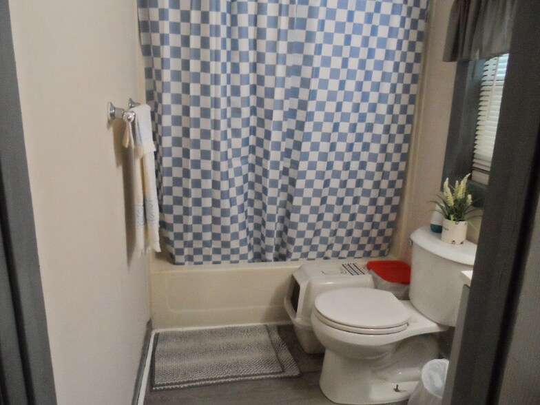 Building Photo - 8716 Hurst Ave