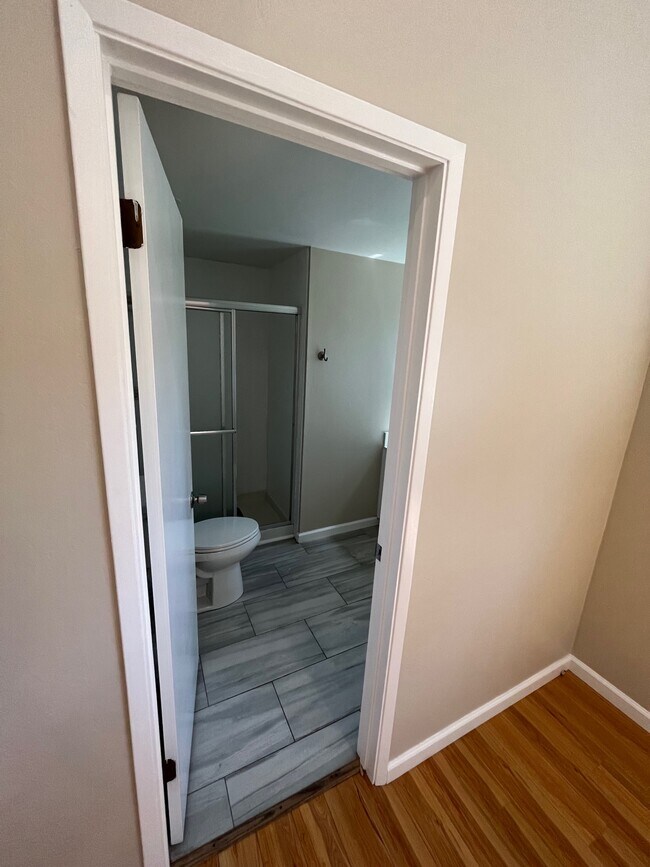Building Photo - 61 Knolls Ln