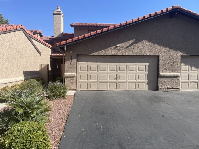 Primary Photo - 3 Bed/ 2.5.Ba 2 story townhome , Gated Com...