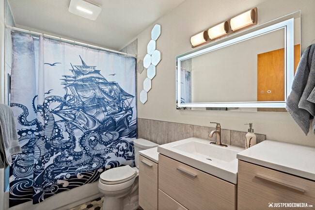 Primary Photo - Downtown Classics