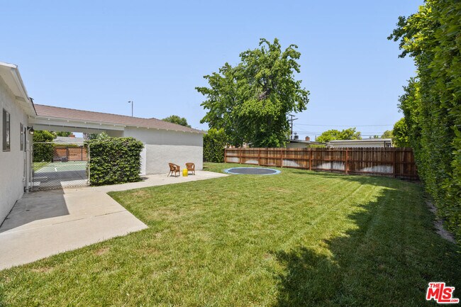 Building Photo - 5432 Fulton Ave