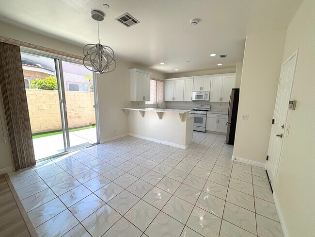 Building Photo - Very clean and upgraded 4 bedroom home in Buena Park