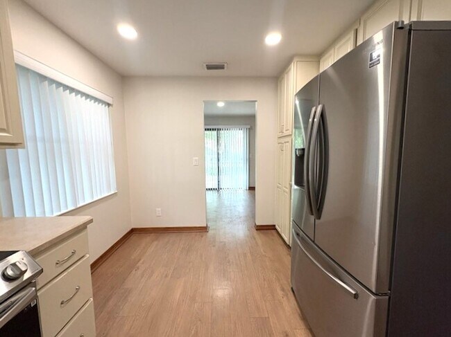Building Photo - Beautiful 3 Bedroom Ormond Beach Townhome in The Trails!