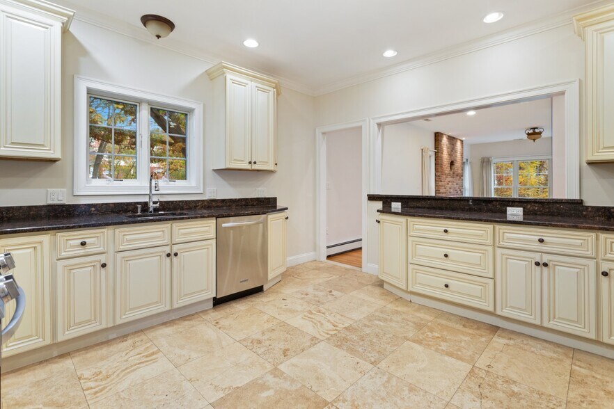 Building Photo - 9 Bagnall Ave