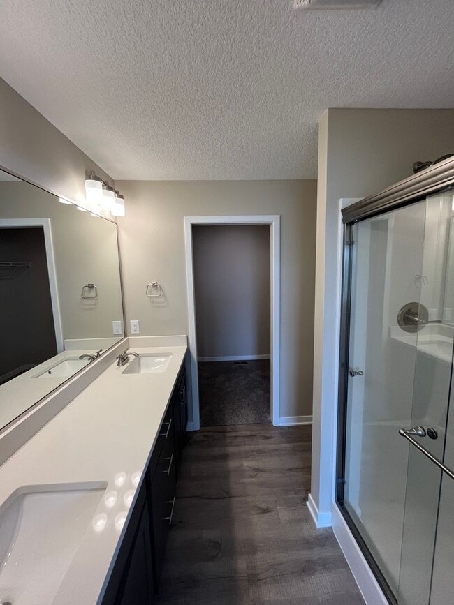 Building Photo - Spacious 4-Bedroom Home in Altoona Neighbo...