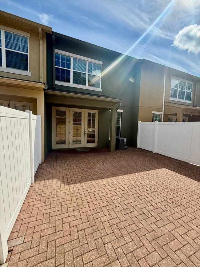 Building Photo - Lake Sawyer - Luxury 3/2.5 Condo